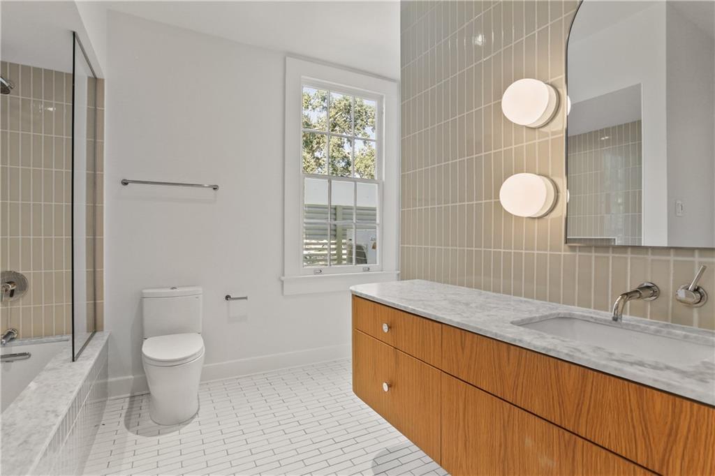 7008 CHESTNUT Street 102