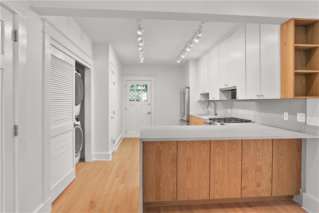 7008 CHESTNUT Street 102