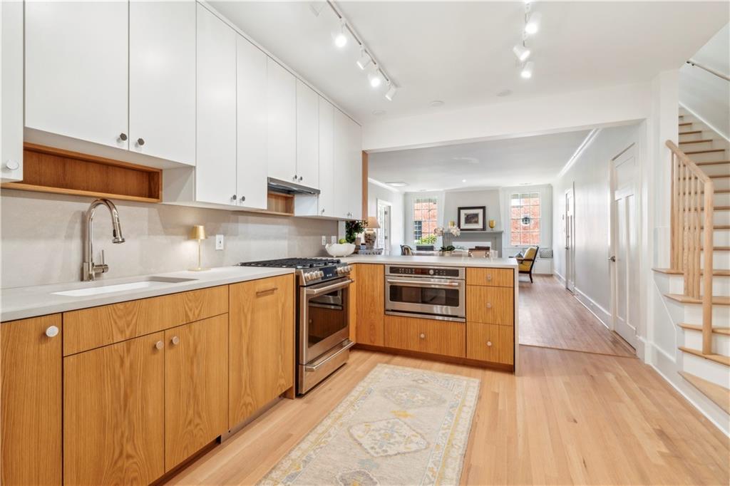 7008 CHESTNUT Street 202