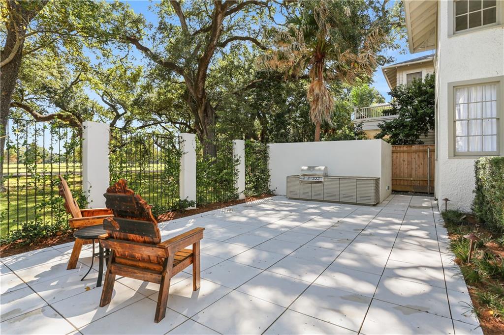 7008 CHESTNUT Street 202