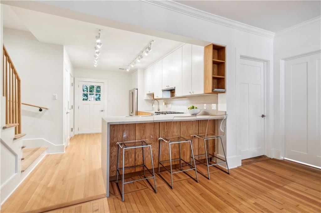 7008 CHESTNUT Street 202