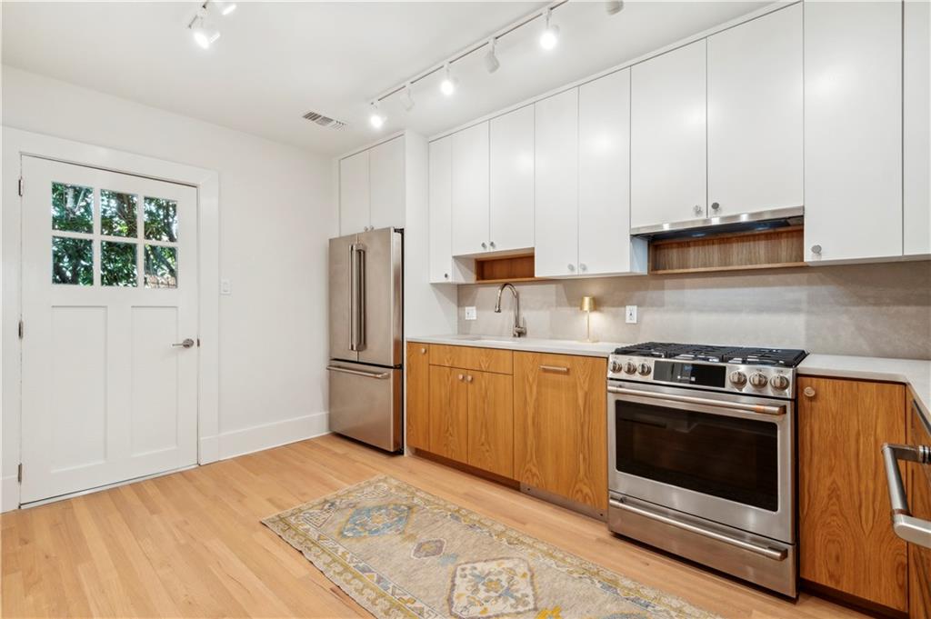 7008 CHESTNUT Street 202