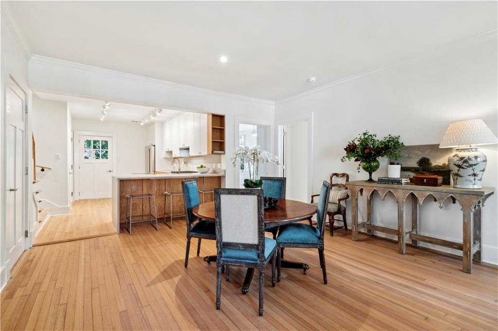 7008 CHESTNUT Street 202