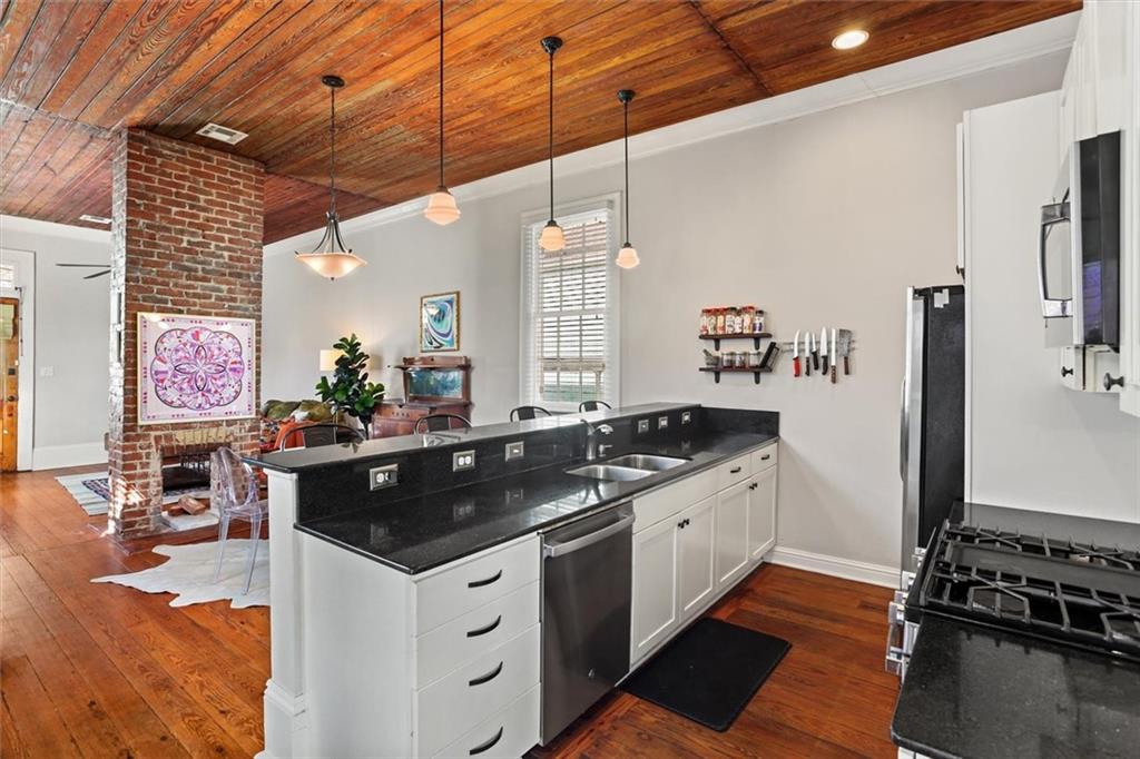 1419 CAMBRONNE Street