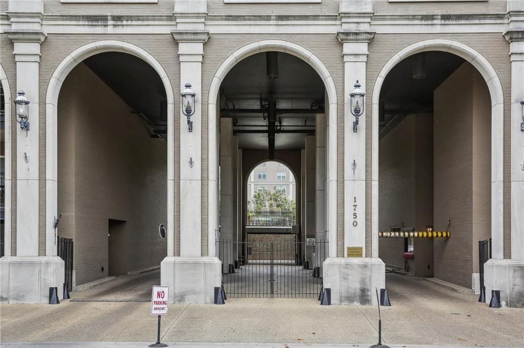 1750 SAINT CHARLES Avenue 215