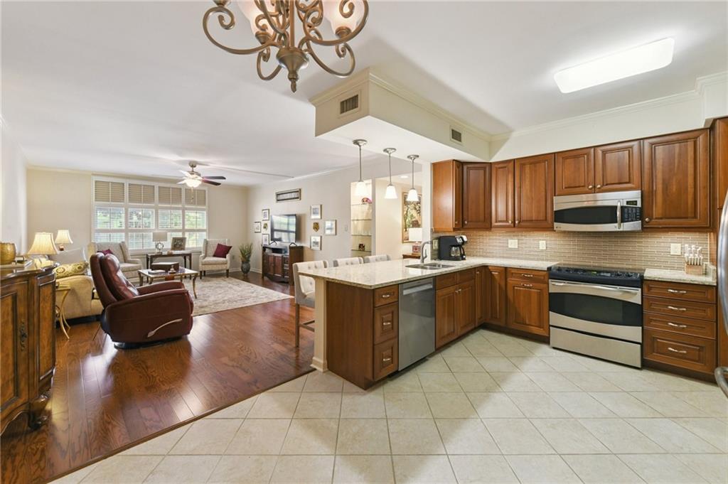 1750 SAINT CHARLES Avenue 215