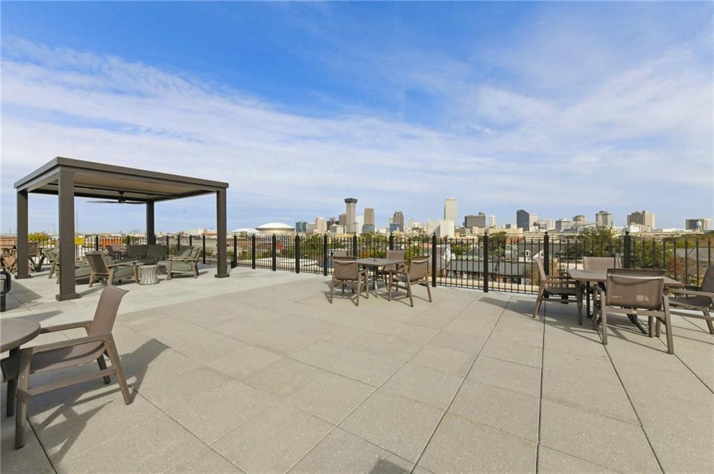 1750 SAINT CHARLES Avenue 215