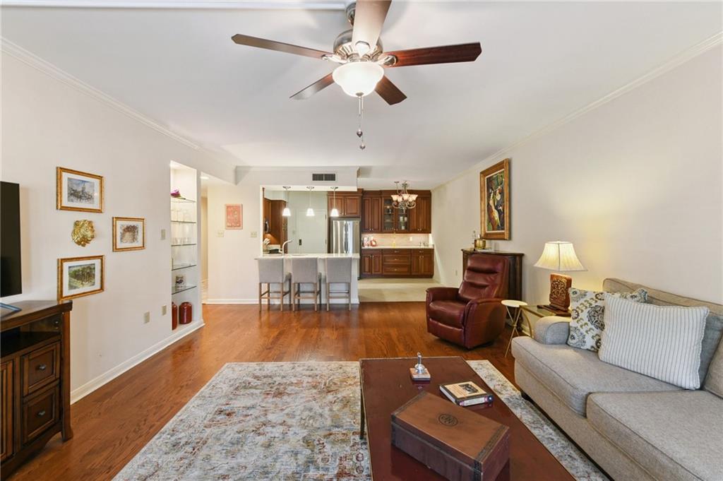 1750 SAINT CHARLES Avenue 215