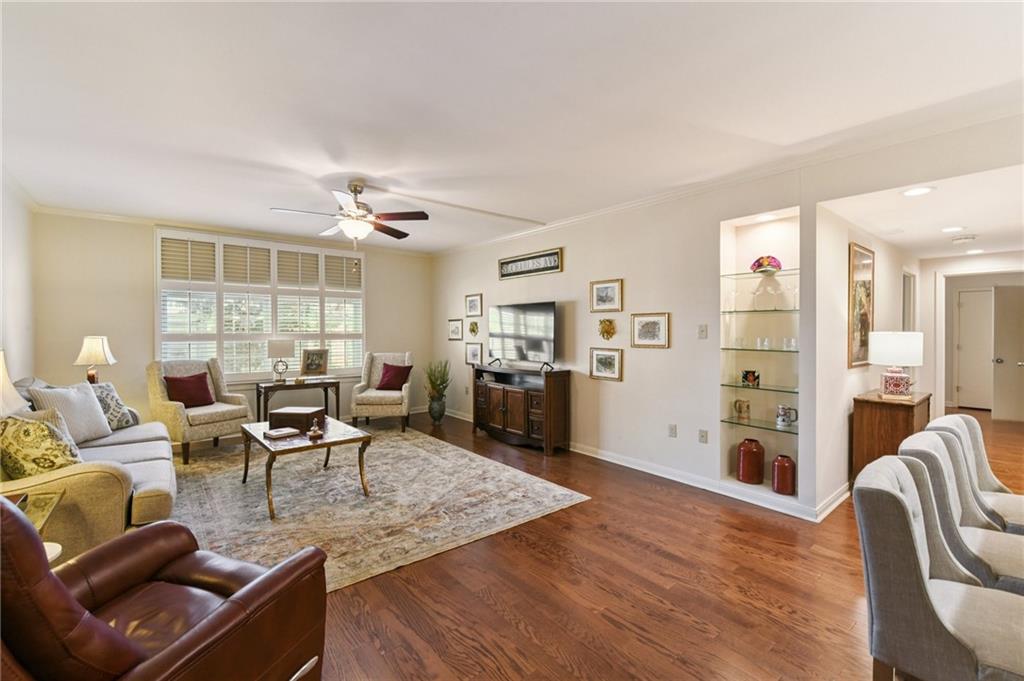 1750 SAINT CHARLES Avenue 215