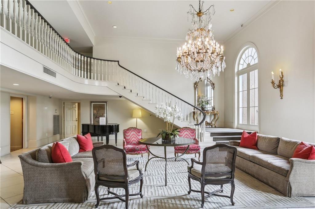 1750 SAINT CHARLES Avenue 215