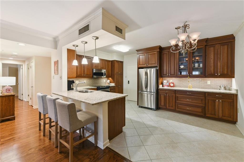 1750 SAINT CHARLES Avenue 215