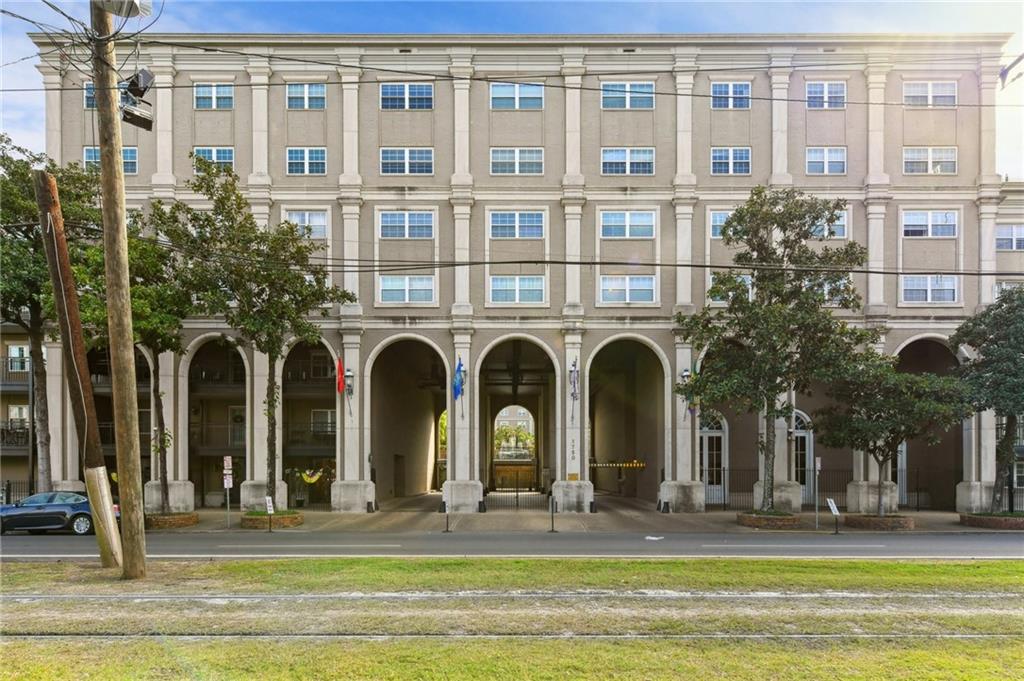 1750 SAINT CHARLES Avenue 215