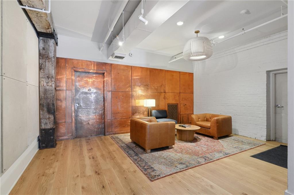 900 S PETERS Street 8
