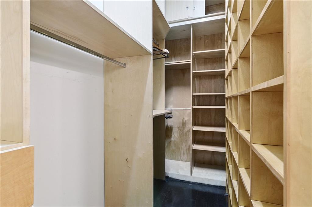 900 S PETERS Street 8
