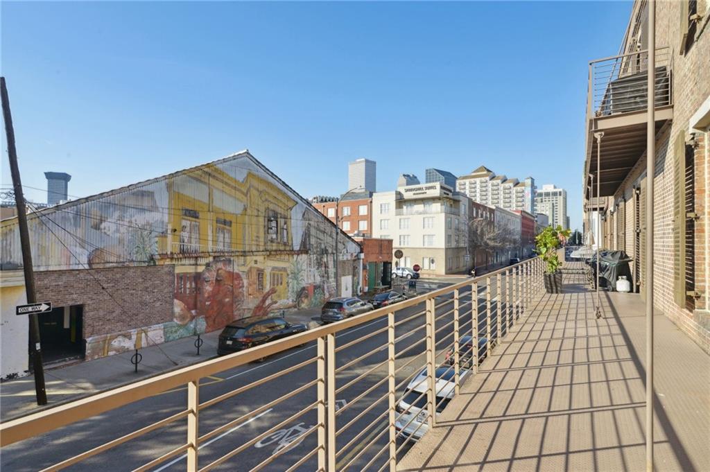 900 S PETERS Street 8