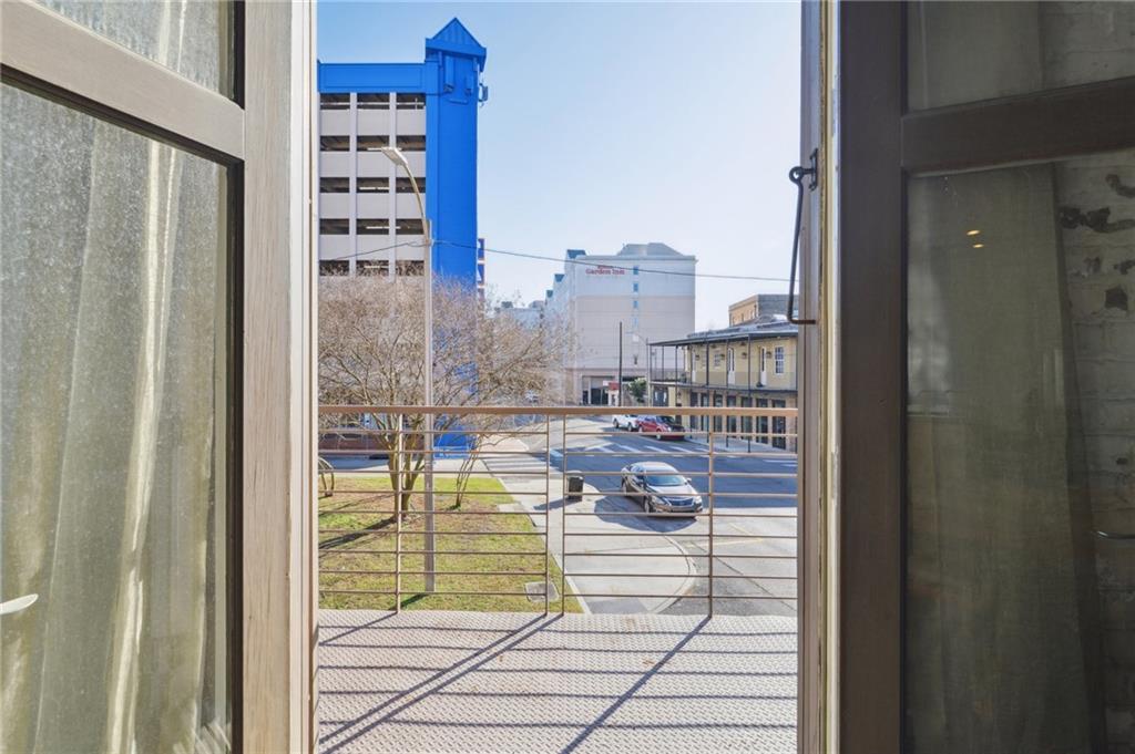 900 S PETERS Street 8