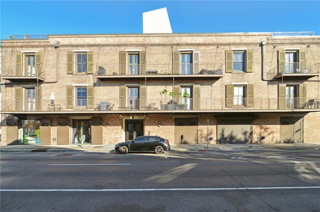 900 S PETERS Street 8