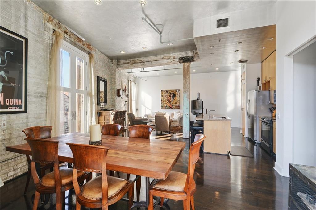 900 S PETERS Street 8
