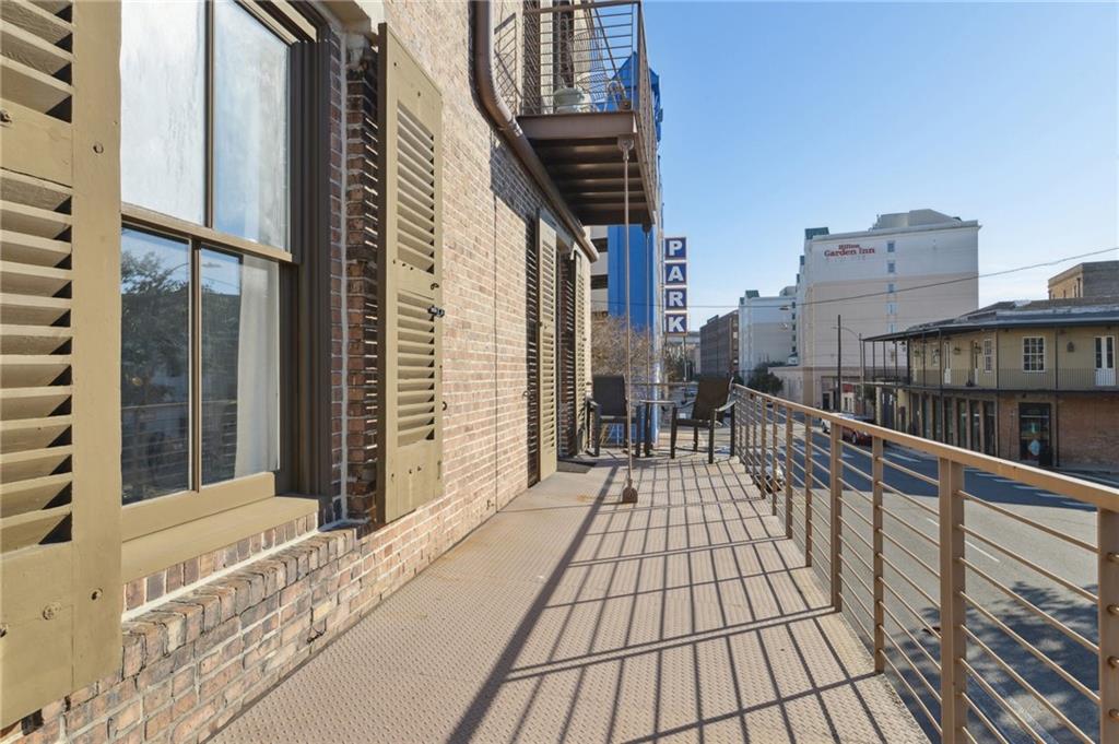 900 S PETERS Street 8