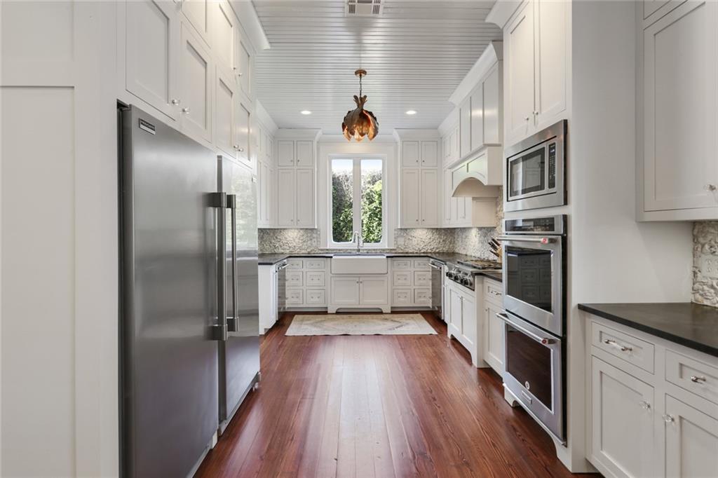 818 UPPERLINE Street