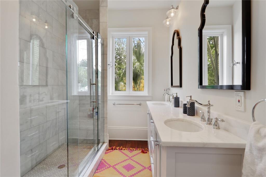 818 UPPERLINE Street