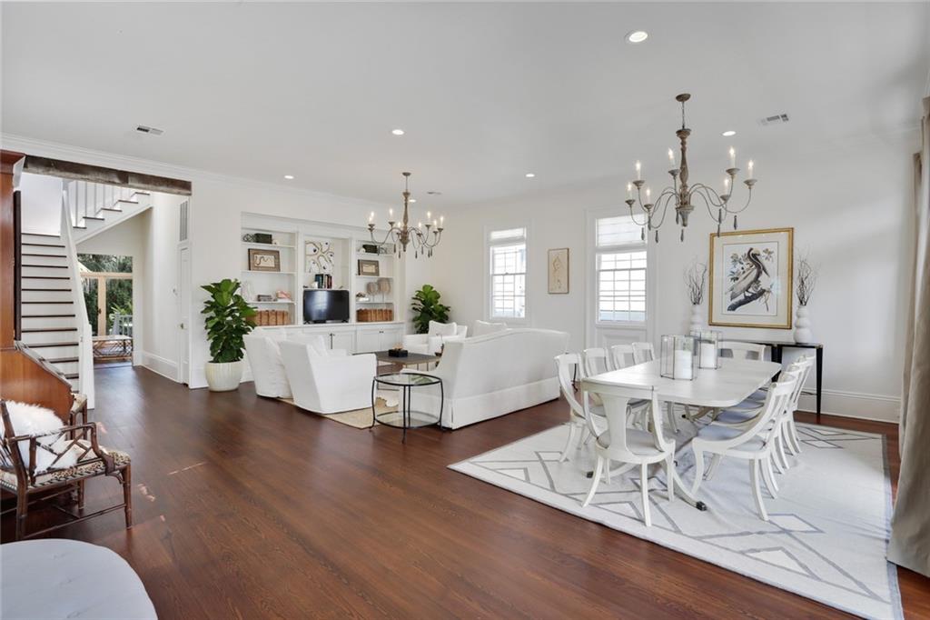 818 UPPERLINE Street