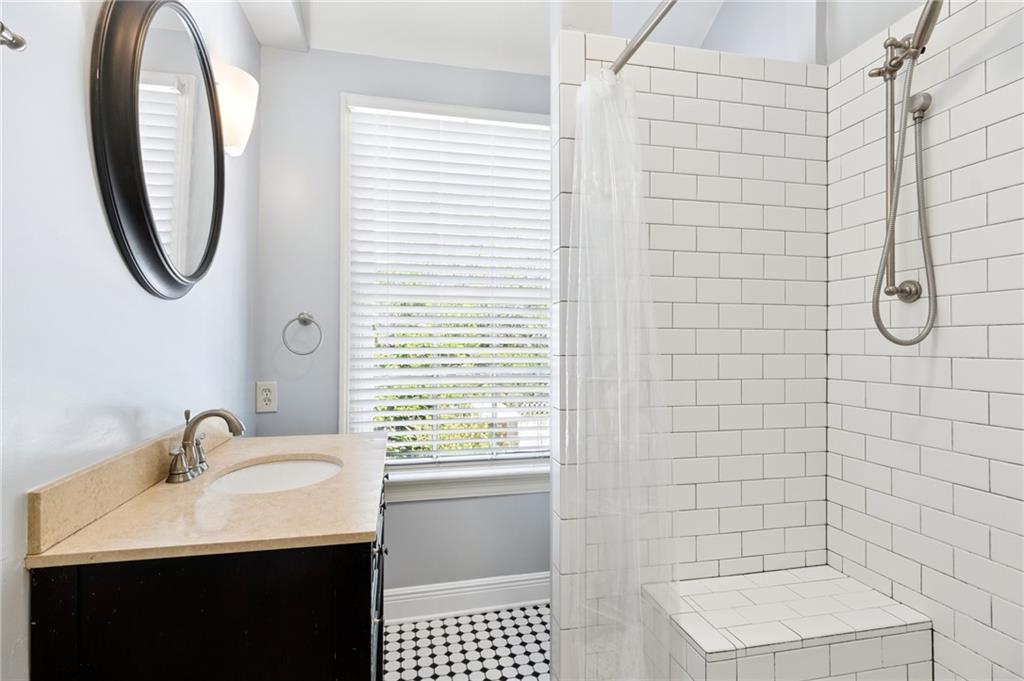 1717 UPPERLINE Street