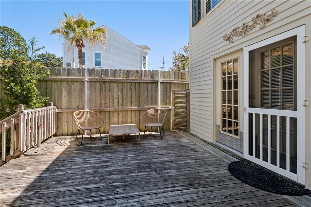 1717 UPPERLINE Street