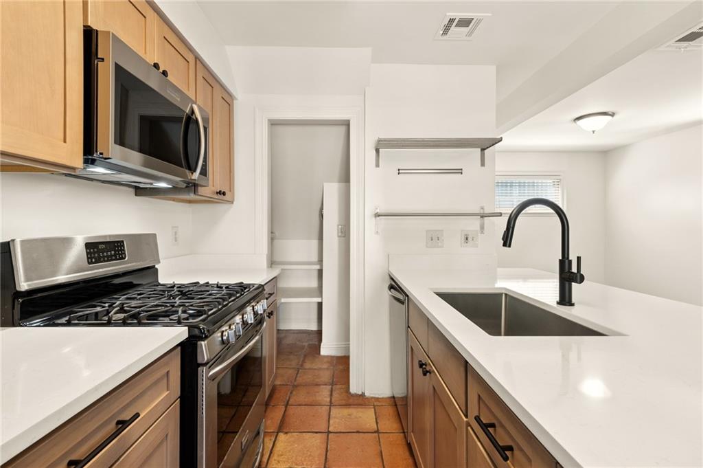 1717 UPPERLINE Street