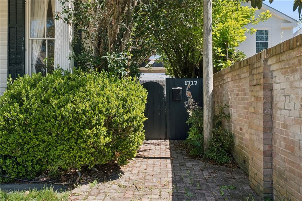 1717 UPPERLINE Street