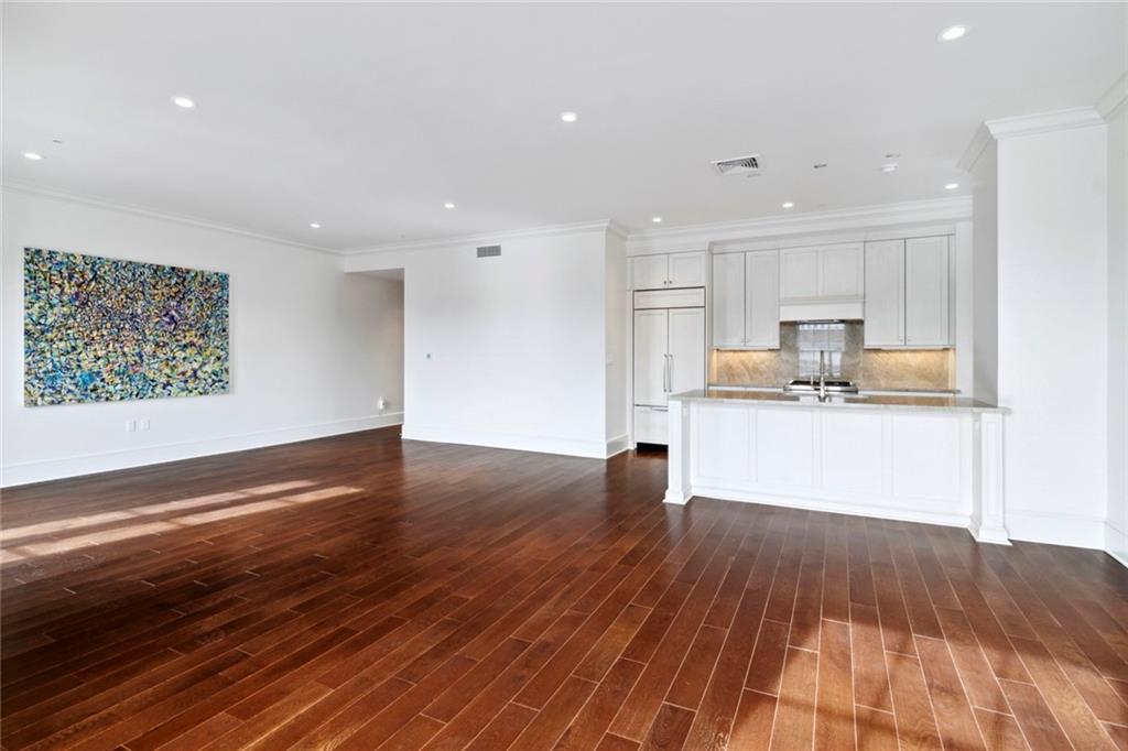 700 MAGAZINE Street 414