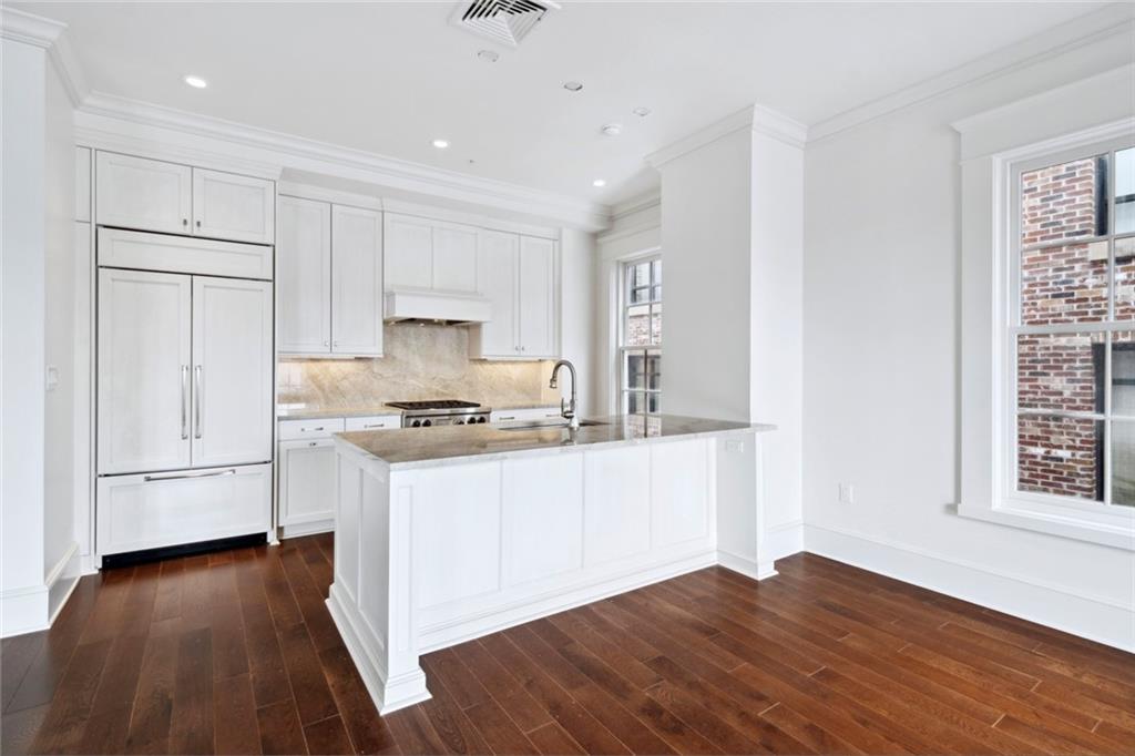 700 MAGAZINE Street 414