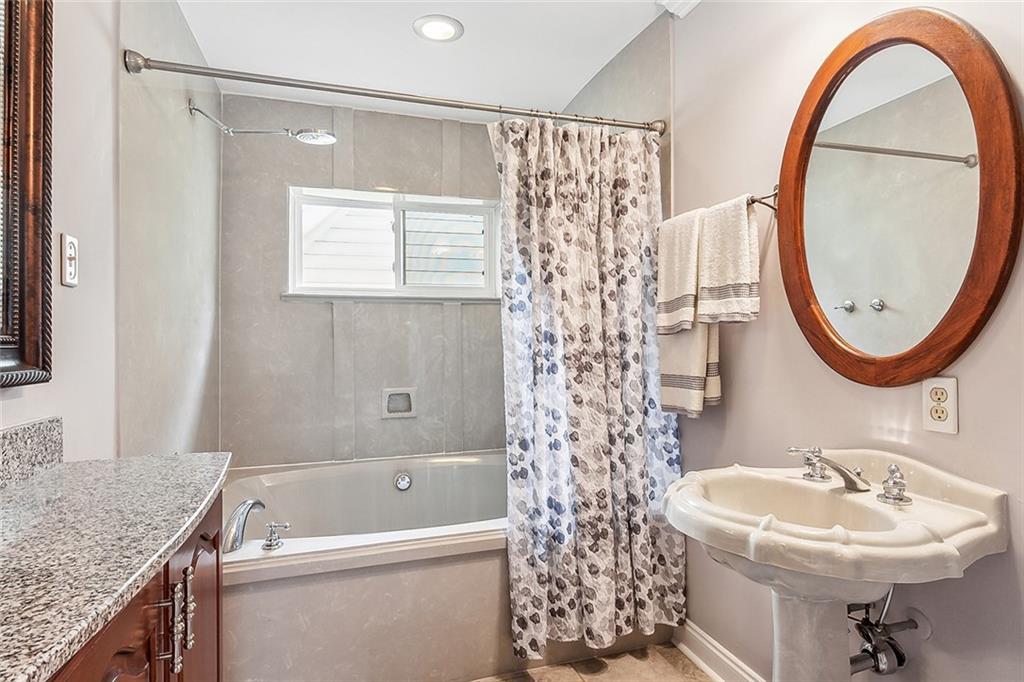 1612 OLEANDER Street