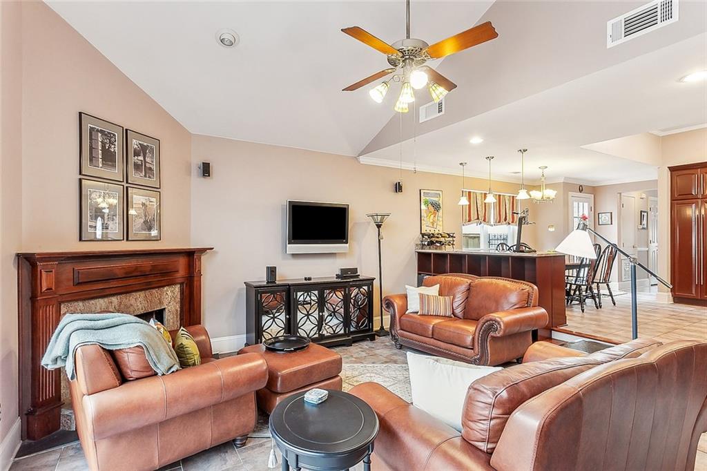 1612 OLEANDER Street