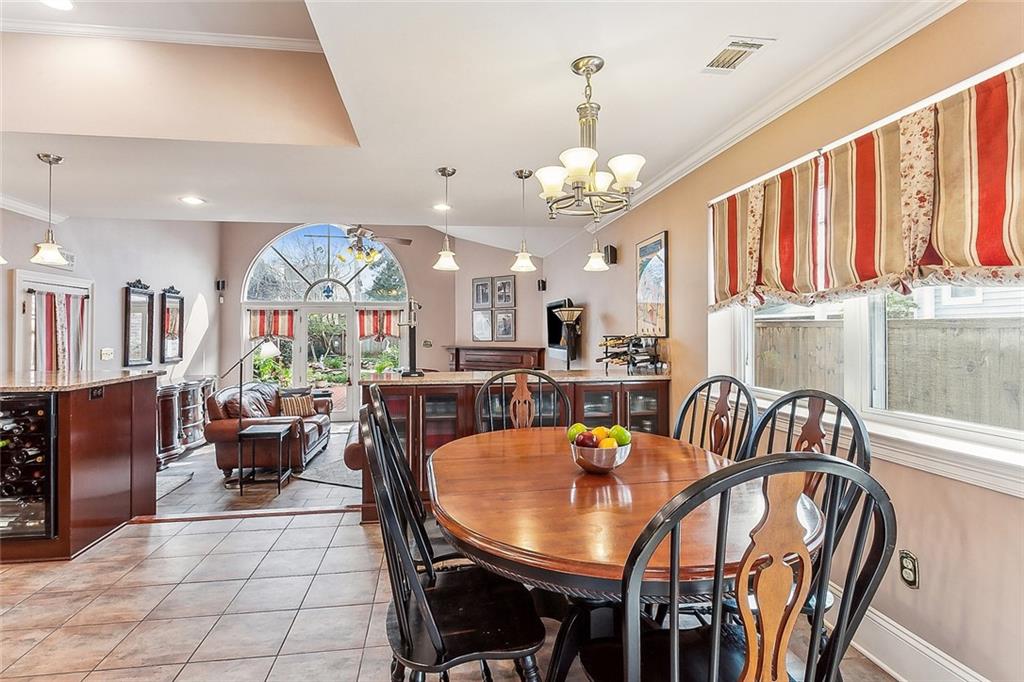 1612 OLEANDER Street