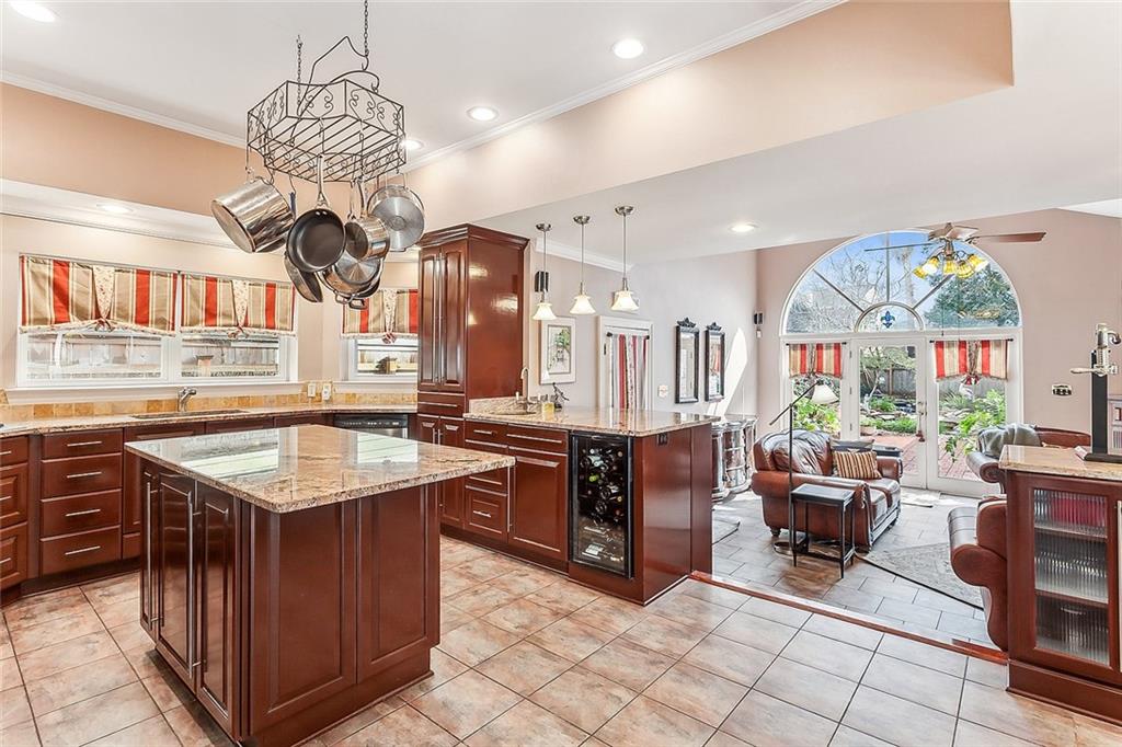 1612 OLEANDER Street