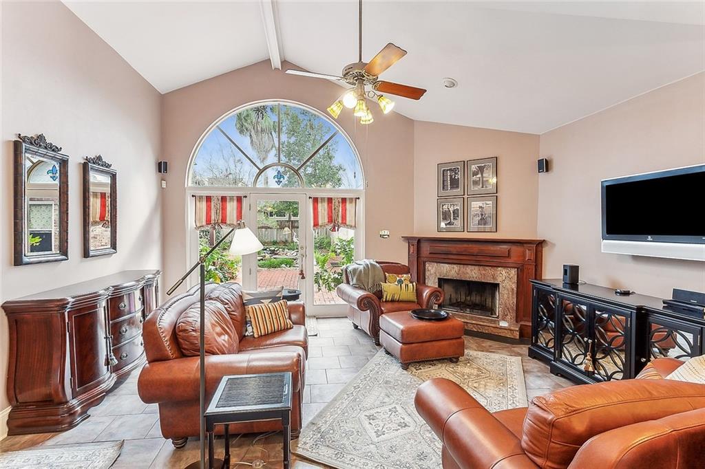 1612 OLEANDER Street