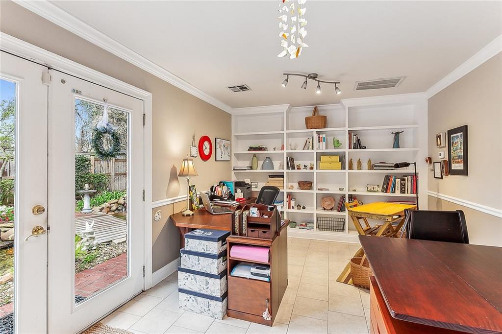 1612 OLEANDER Street