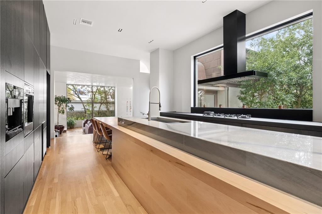 1516 ROBERT Street