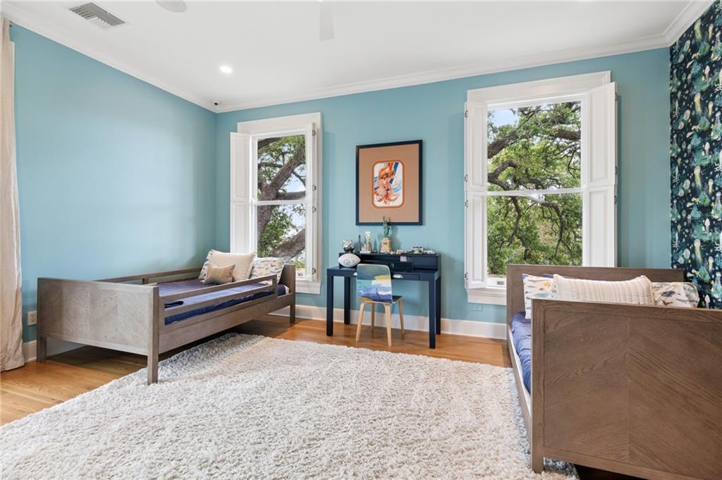 1516 ROBERT Street