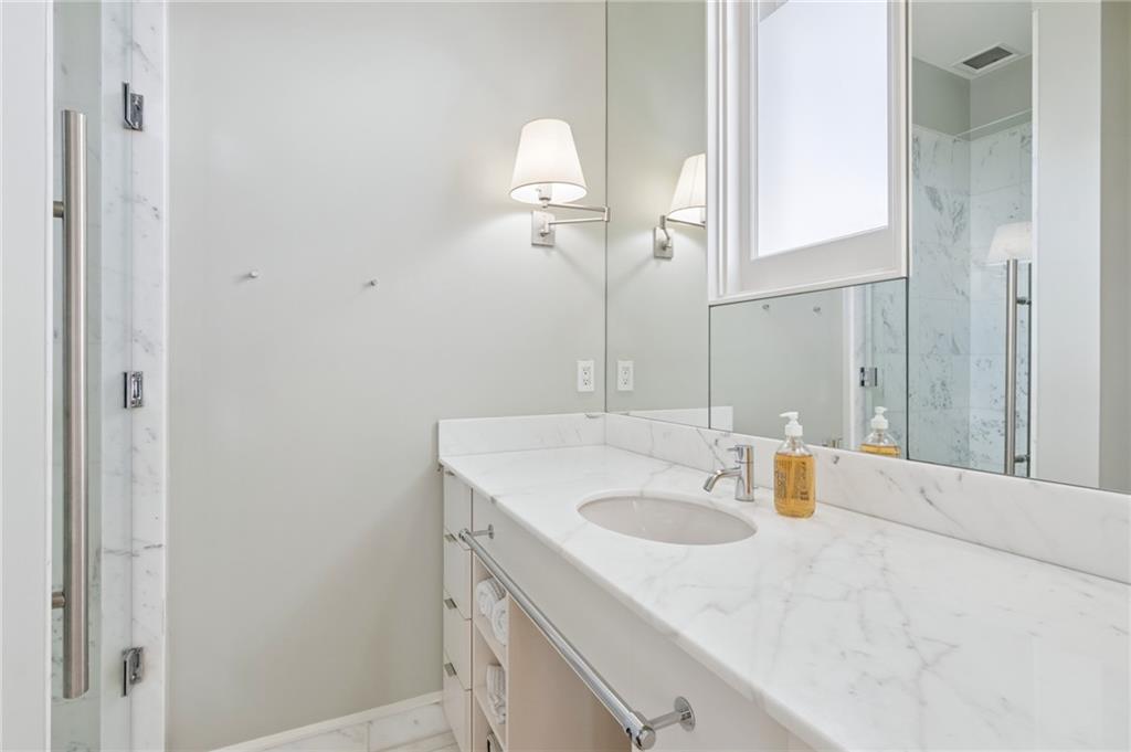 1516 ROBERT Street