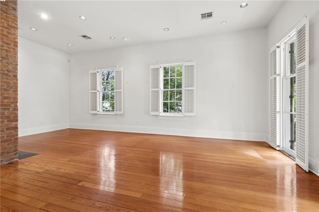 5515 CHESTNUT Street