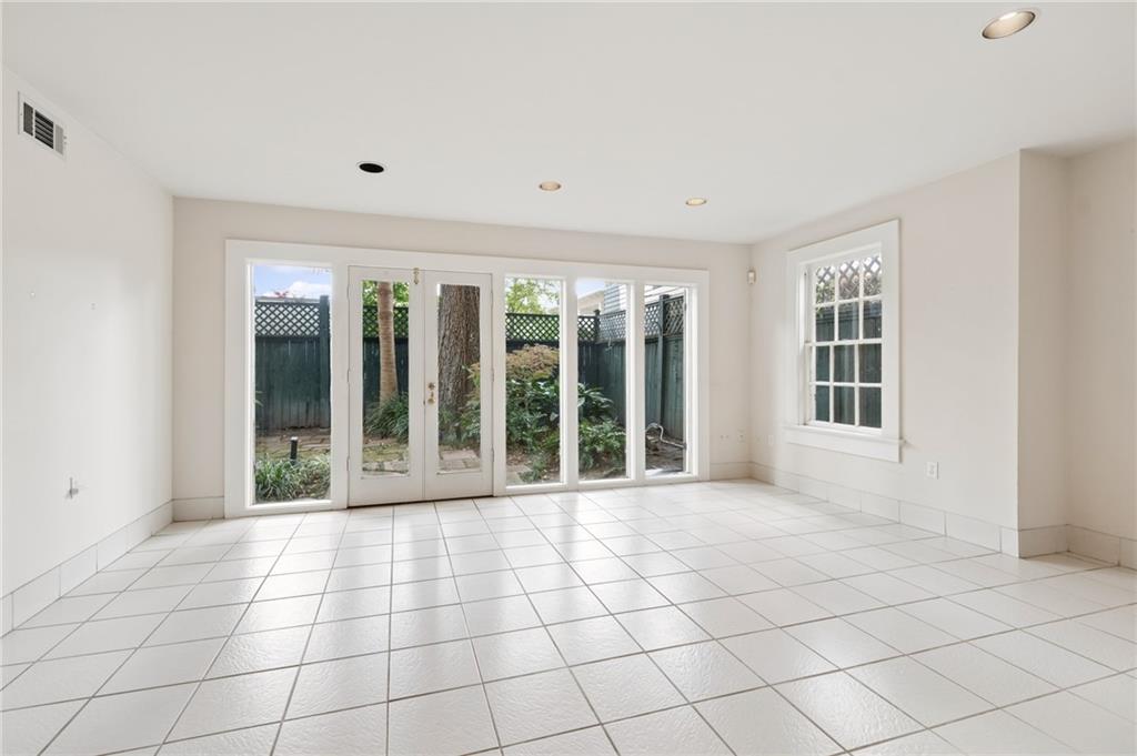 5515 CHESTNUT Street