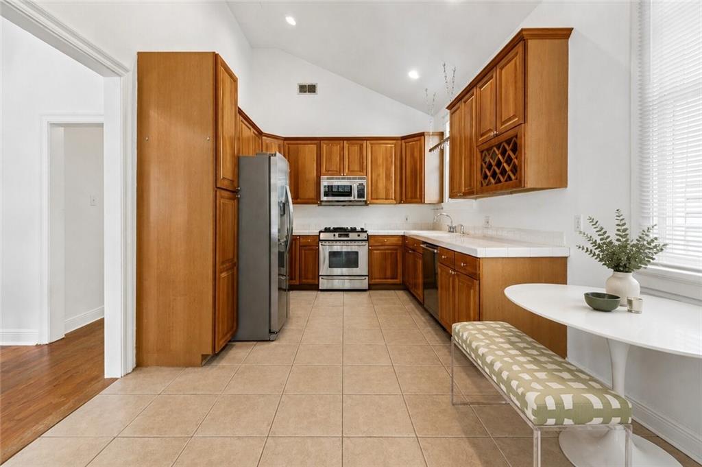 3317 CONSTANCE Street