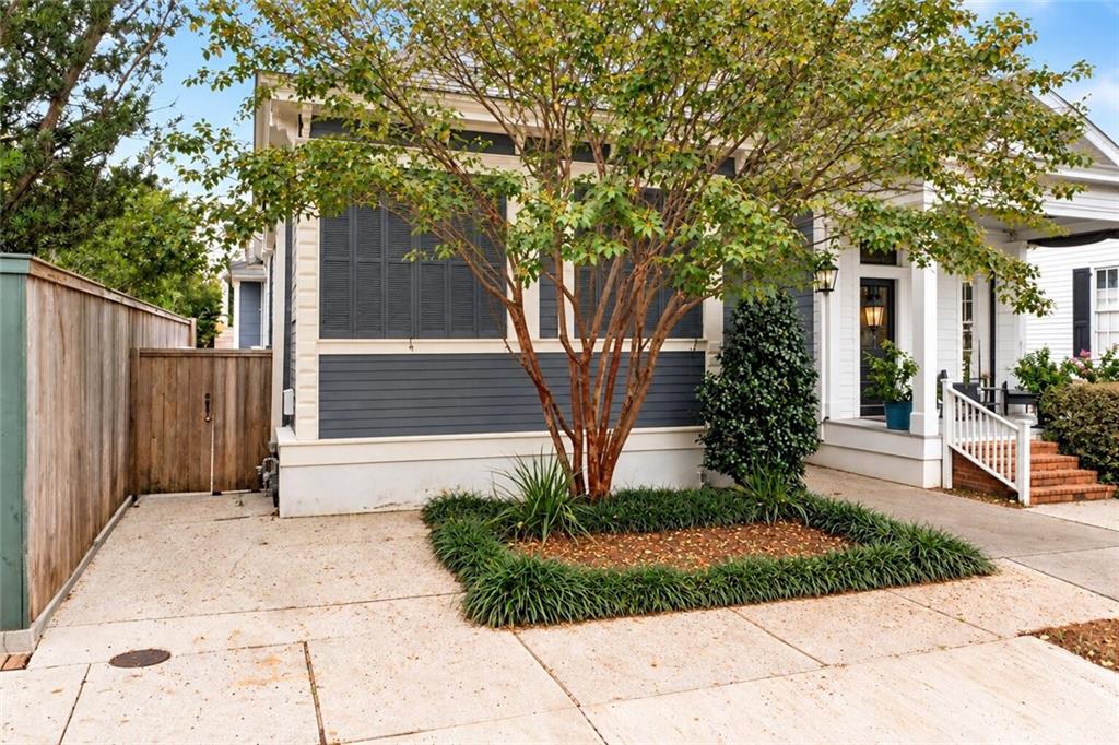 1712 Peniston Street New Orleans LA
