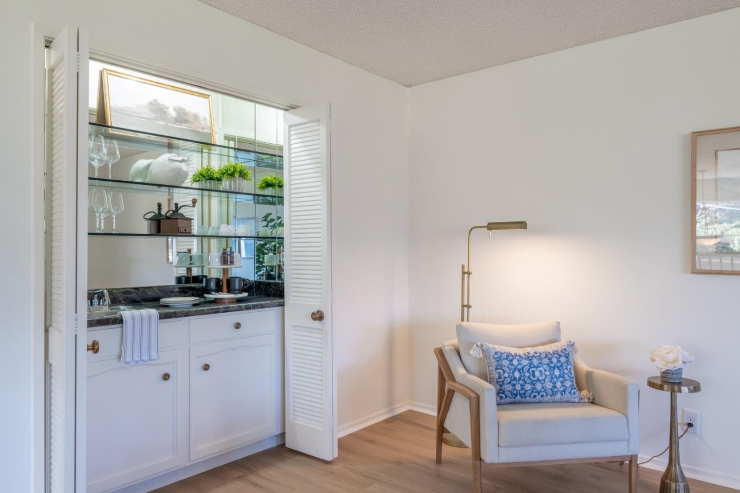 56 Skyline Crest Dr