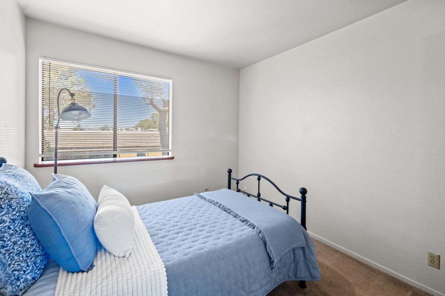 461 Dela Vina Avenue 209