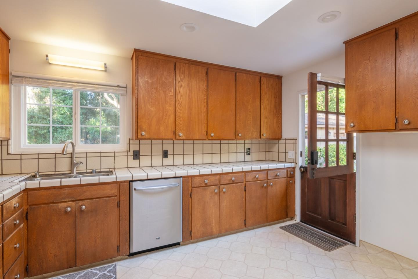 11th 2 E of Torres Avenue