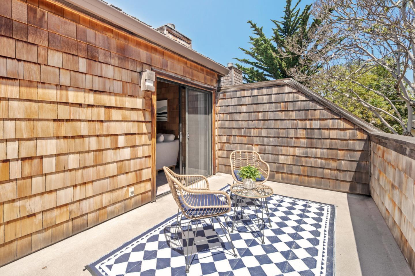 461 Dela Vina Avenue 209