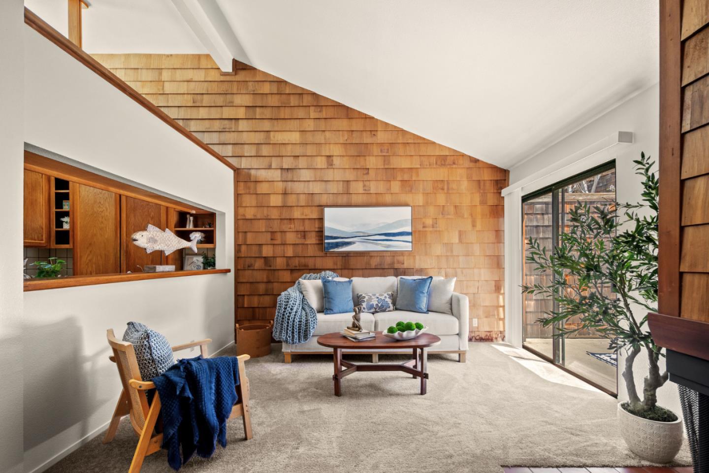 461 Dela Vina Avenue 209